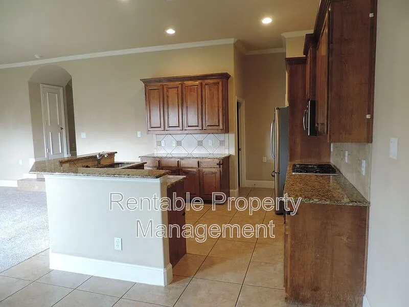 3 bed, 2.5 bath, 2152 sqft, $2,825 — Photo 3