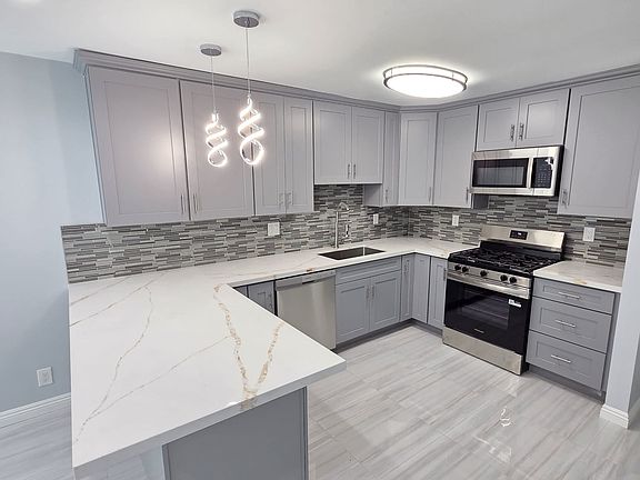 3rd image of 3100 Bellevue Ave APT 108