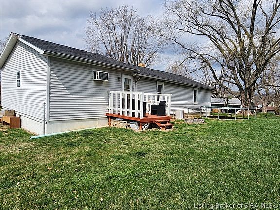 4th image of 586 N Helm Street