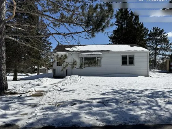 512 Memorial Dr, Chisholm, MN 55719