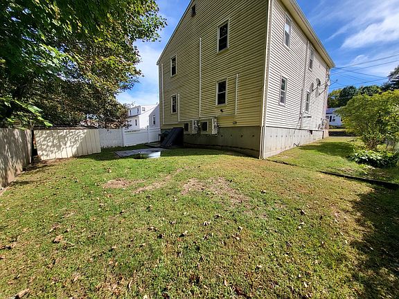 5th image of 457 Charlton St