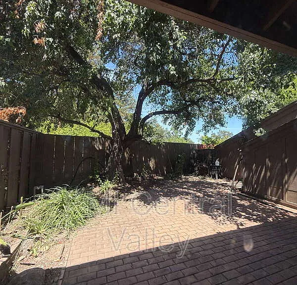 1725 Edgebrook Dr #C — Photo 31