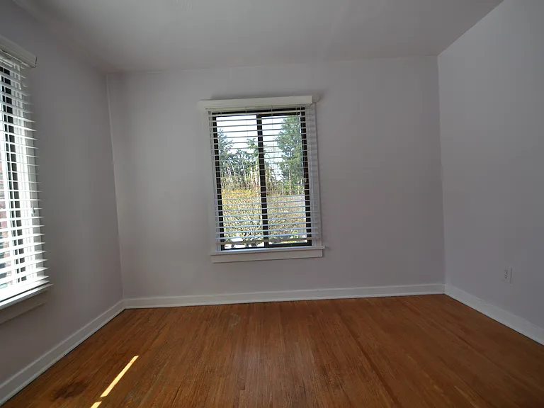10039 Sand Point Way NE — Photo 9