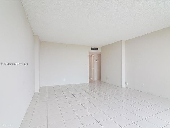 3rd image of 100 Bayview Dr APT 2102