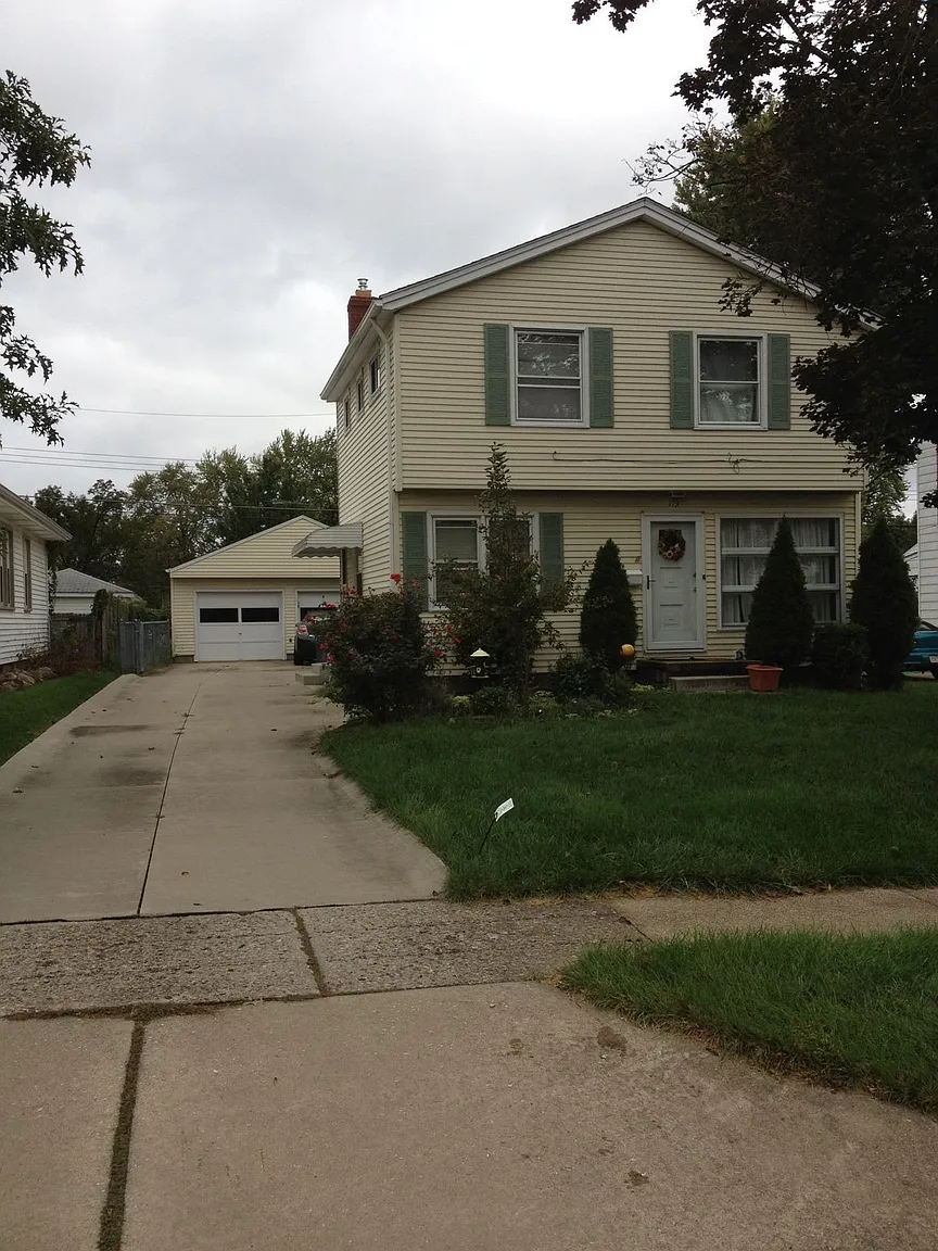 113 Tyler Ave photo 1