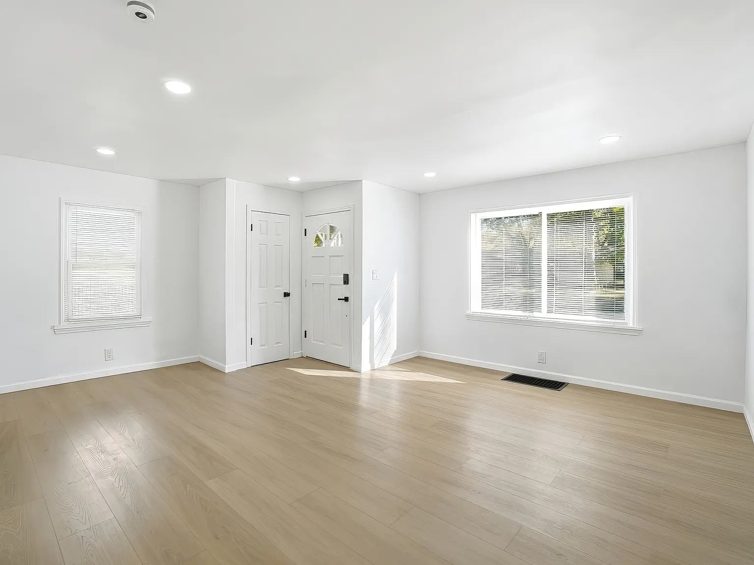 509 N Rosedale Ave — Photo 4
