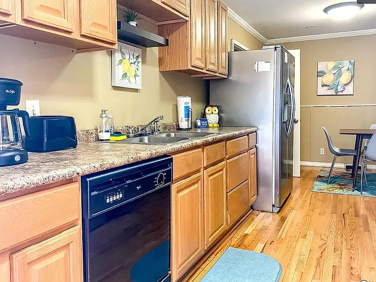 1004 Mahan Dr — Photo 9