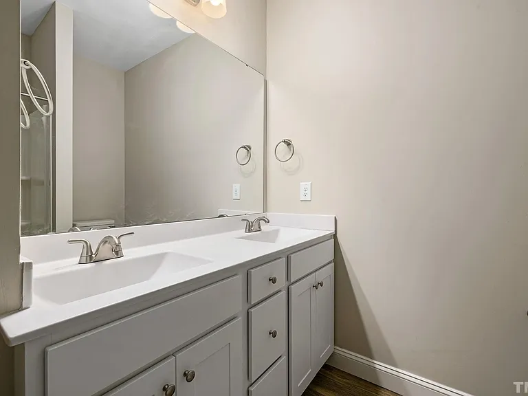 335 E Pine Ave — Photo 23