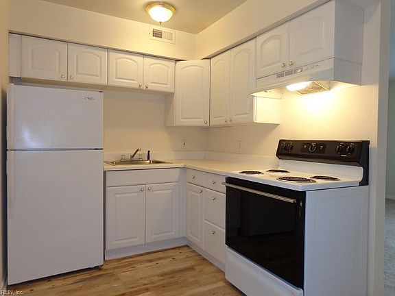 3rd image of 1300 Hillside Ave APT D4
