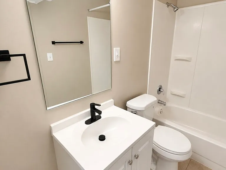 121 N Broadway St #1 — Photo 9