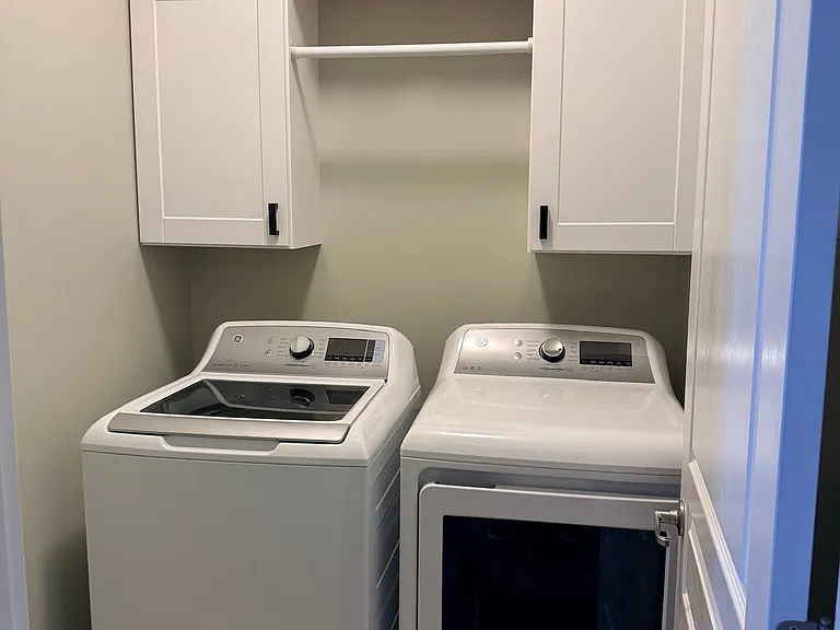 washer and dryer included