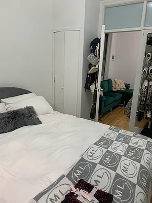 Rented by M.Grossman R.E. Management | media 13