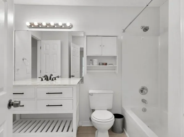 1803 Whispering Oaks Ln, Fort Walton Beach, FL 32547