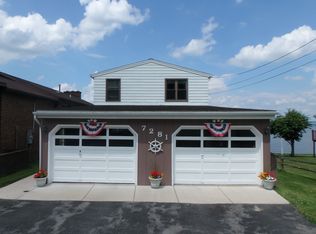 7281 Lakeshore Rd, Cicero, NY 13039