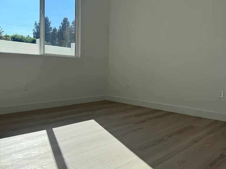 22657 Valerio St #22659 — Photo 17
