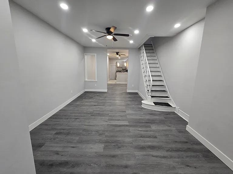 1727 W Butler St — Photo 1