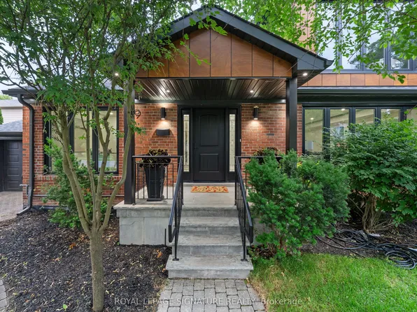29 Blaketon Rd, Toronto, ON M9B 4W4