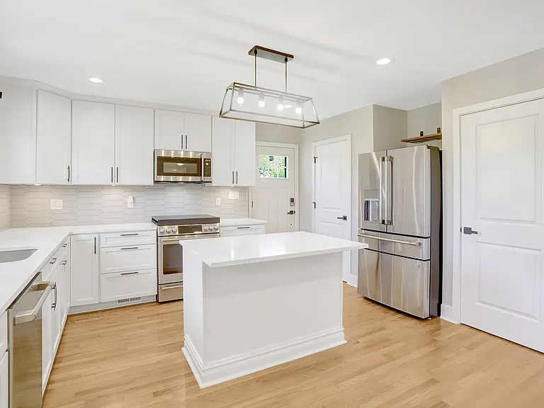 4519 Holmes Run Pkwy — Photo 6