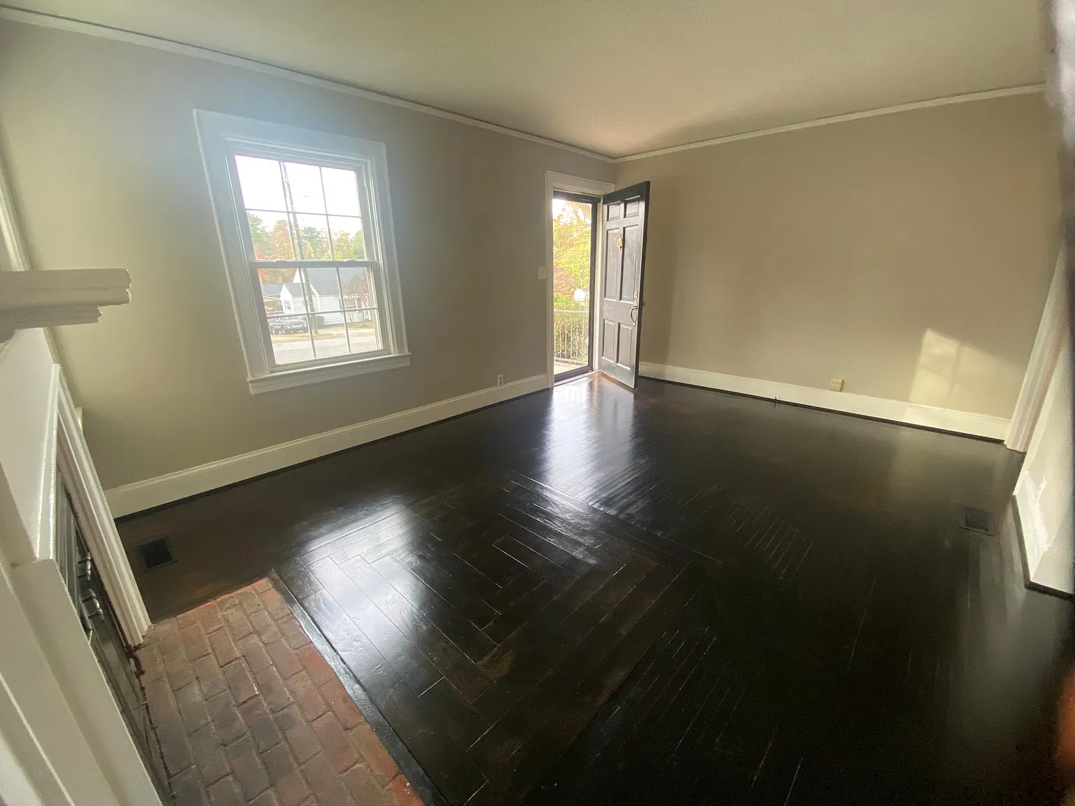 606 Glenville Ave — Photo 3