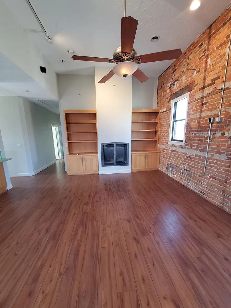 Awesome Downtown Moline Apartment Close to Arsenal — Photo 2