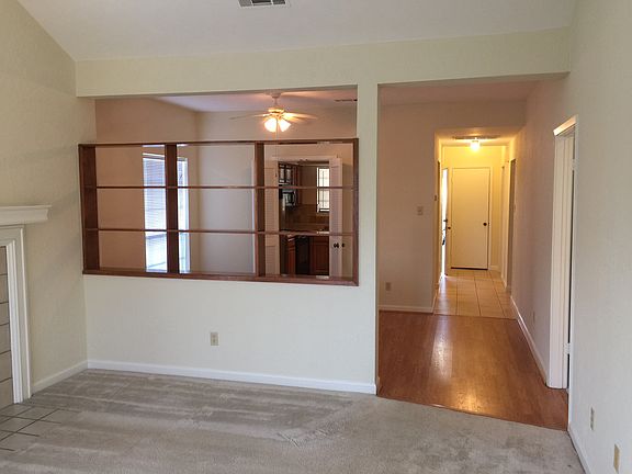 3rd image of 3120 Devonshire Dr APT 222