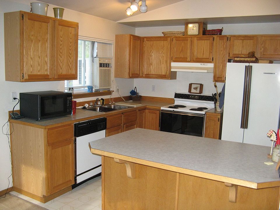 2nd image of 32121 Sunny Ln