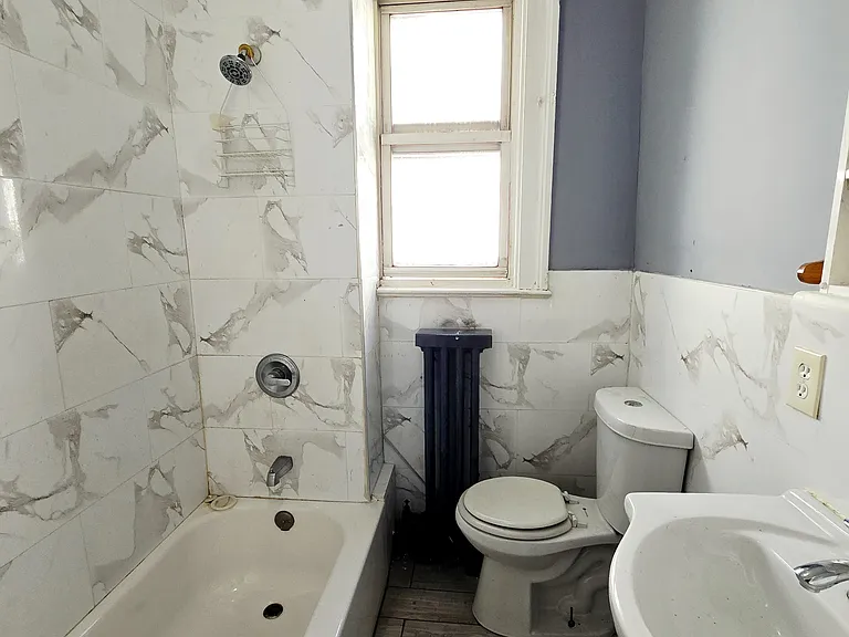 225 Lembeck Ave #1A — Photo 4