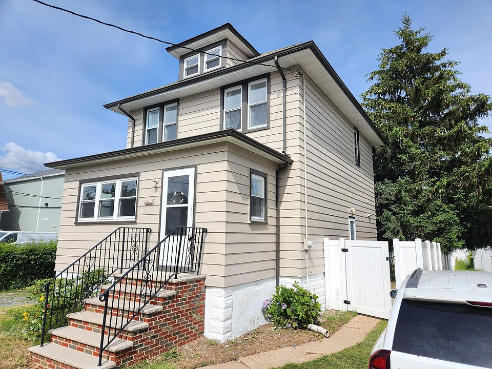1st image of 204 Elmhurst Ave