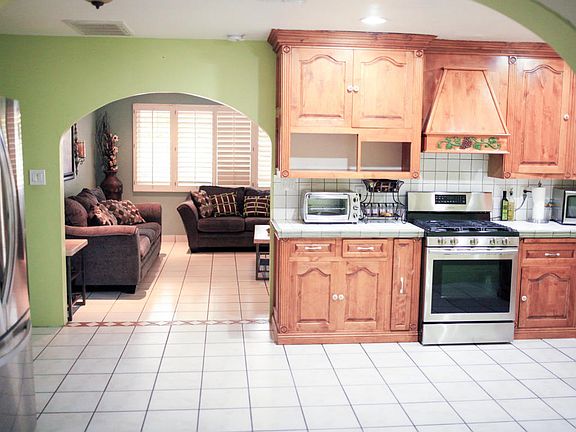 5th image of 3150 N 37th Dr