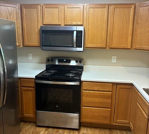 3rd image of 4805 Poplar Crest Way