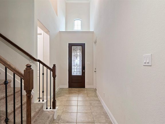 4th image of 22339 Whitecourt Dr