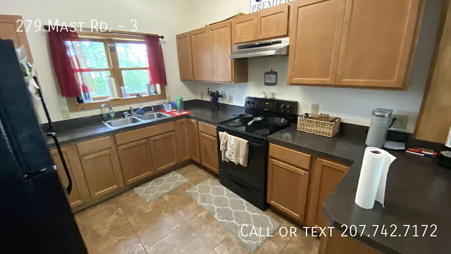 University Student Rental-Available for the 2027-2028 School Year - Heat and Hot water included! — Photo 2