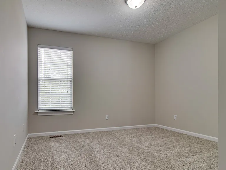 4910 Court Dr — Photo 24