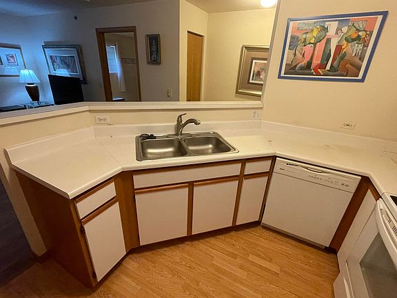 2nd image of 500 Cunat Blvd