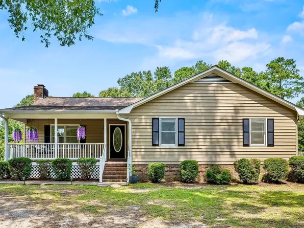 377 Woodland Cir, Lugoff, SC 29078
