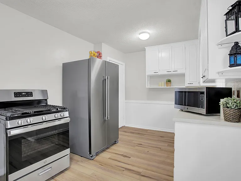 W 88th Ter — Photo 9