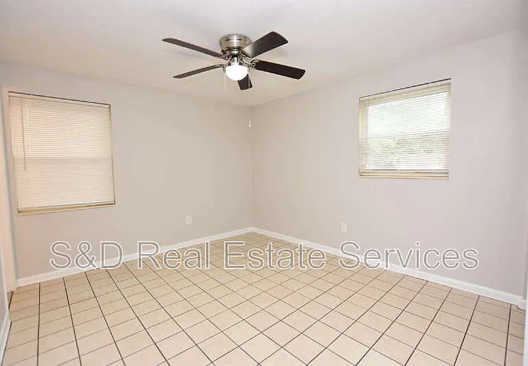 1424 Phyllis St — Photo 11