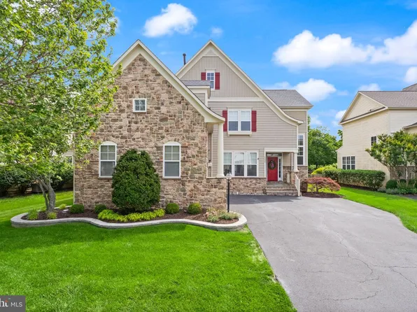 9233 Falling Water Dr, Bristow, VA 20136