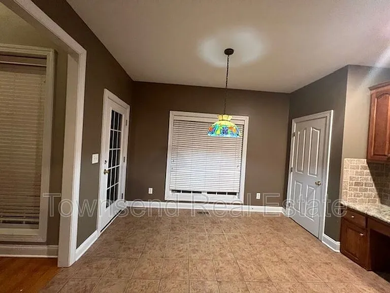 305 W Summerchase Dr — Photo 5