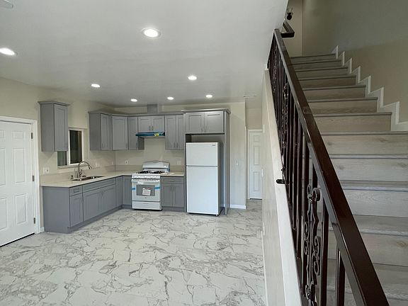 3rd image of 942 S 40th St