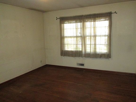 5th image of 2347 Richard Ave
