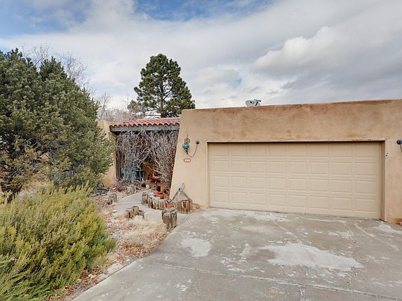 3rd image of 1009 Matador Dr SE