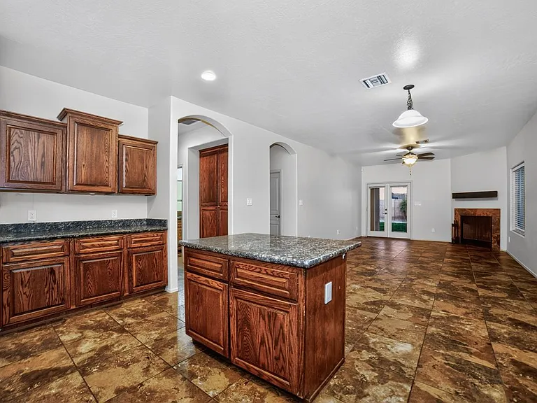 2523 S 41st Ave — Photo 5