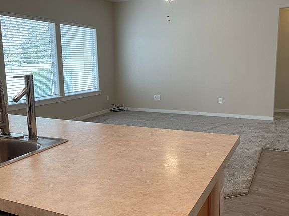 5th image of 236 E Bluelark Ct