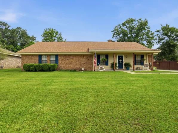 203 Chesterfield Rd, Hattiesburg, MS 39402