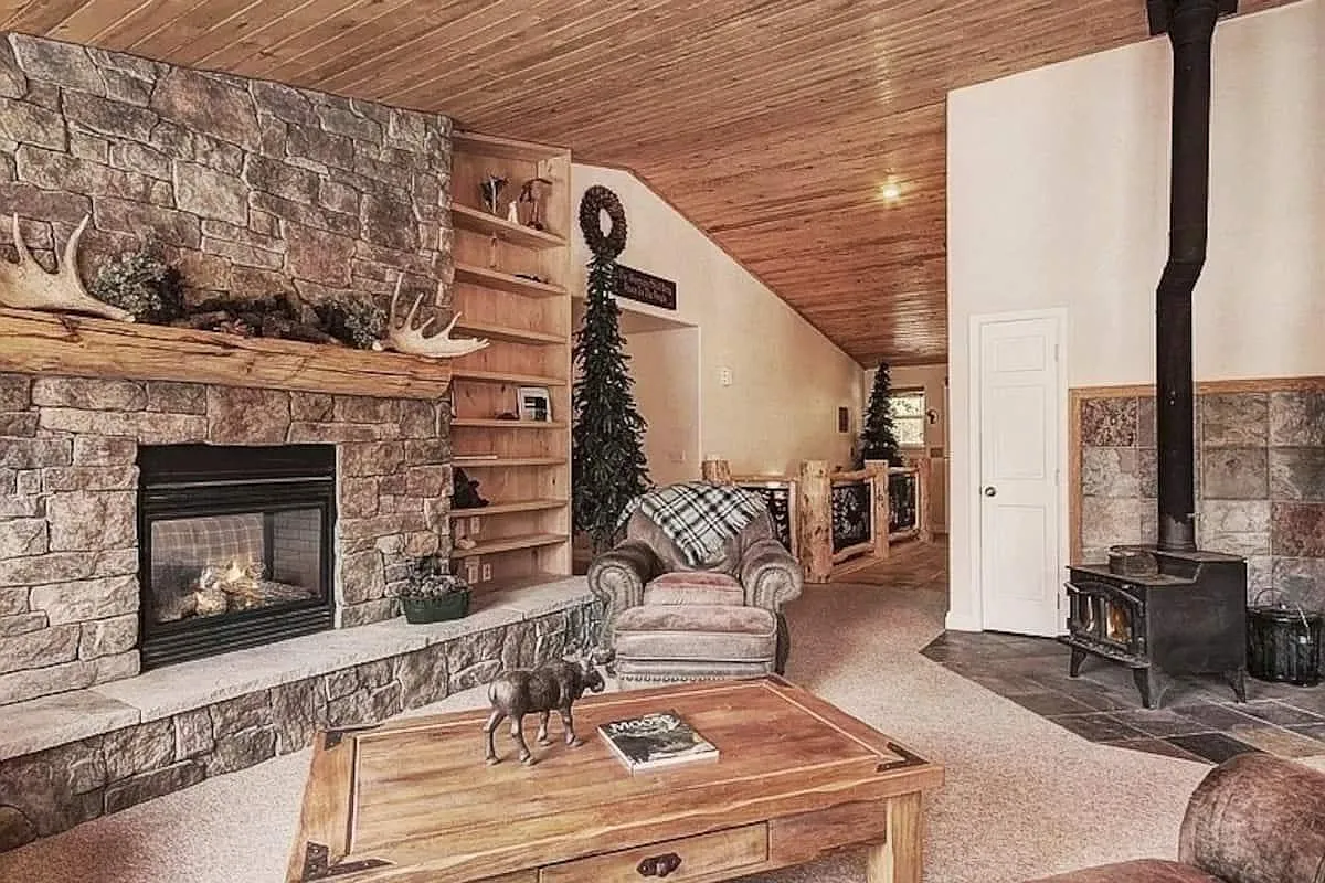 5 bed, 3.5 bath, 4160 sqft, $4,000 — Photo 2