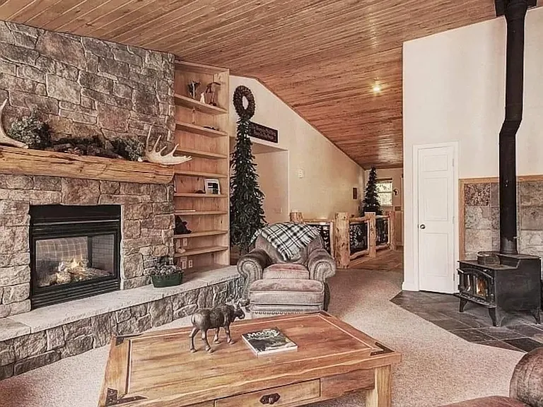 37 Isabelle Ct — Photo 2