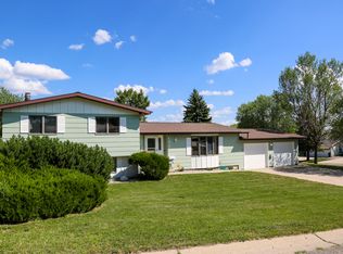 1521 18th Ave NW, Minot, ND 58703