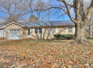 604 Sunrise Dr, Sullivan, IL 61951