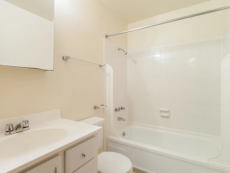 Aspenleaf Apartments — Photo 28